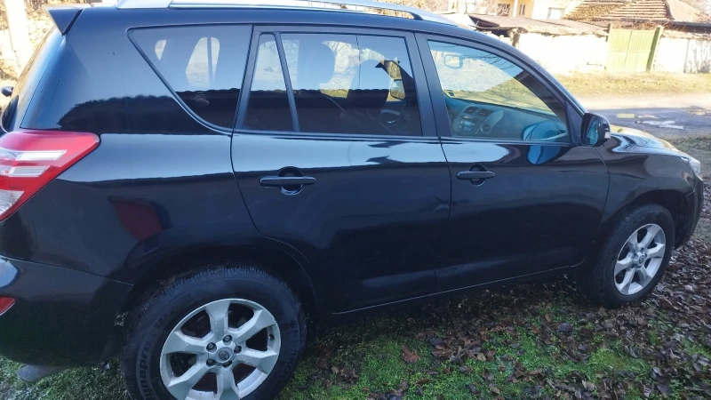 Toyota Rav4 2.2 D4D FACELIFT, снимка 5 - Автомобили и джипове - 47998706