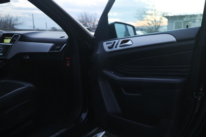 Mercedes-Benz ML 350 D = ЛИЗИНГ= 4-MATIC = TOP = НОВИ ГУМИ + ДЖАНТИ, снимка 13 - Автомобили и джипове - 53036508