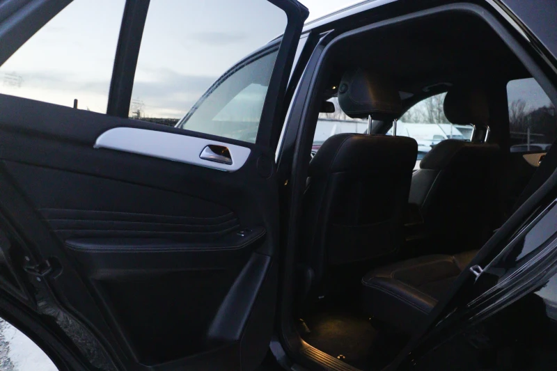 Mercedes-Benz ML 350 D = ЛИЗИНГ= 4-MATIC = TOP = НОВИ ГУМИ + ДЖАНТИ, снимка 10 - Автомобили и джипове - 53036508