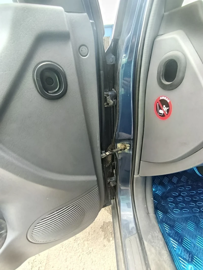 Hyundai Tucson 2.0 CRDI 113 к.с. 4х4 Automatic , снимка 10 - Автомобили и джипове - 53288585