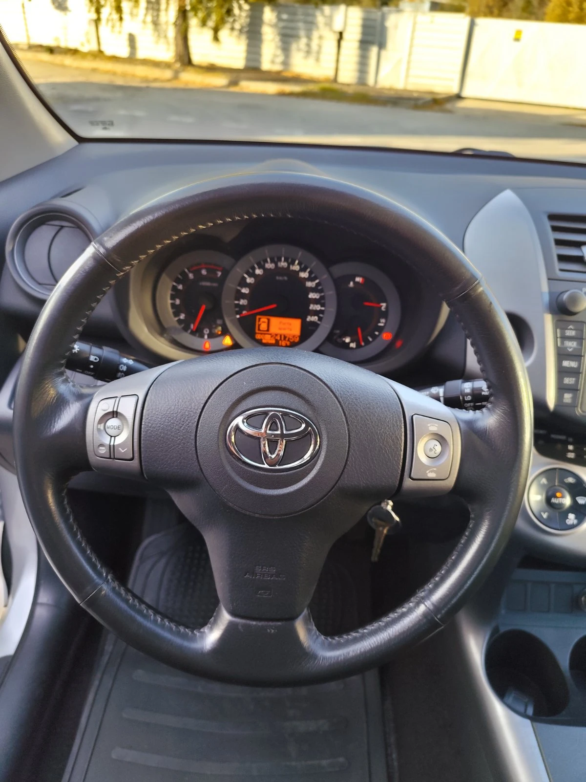 Toyota Rav4 2.2 D4D - изображение 9