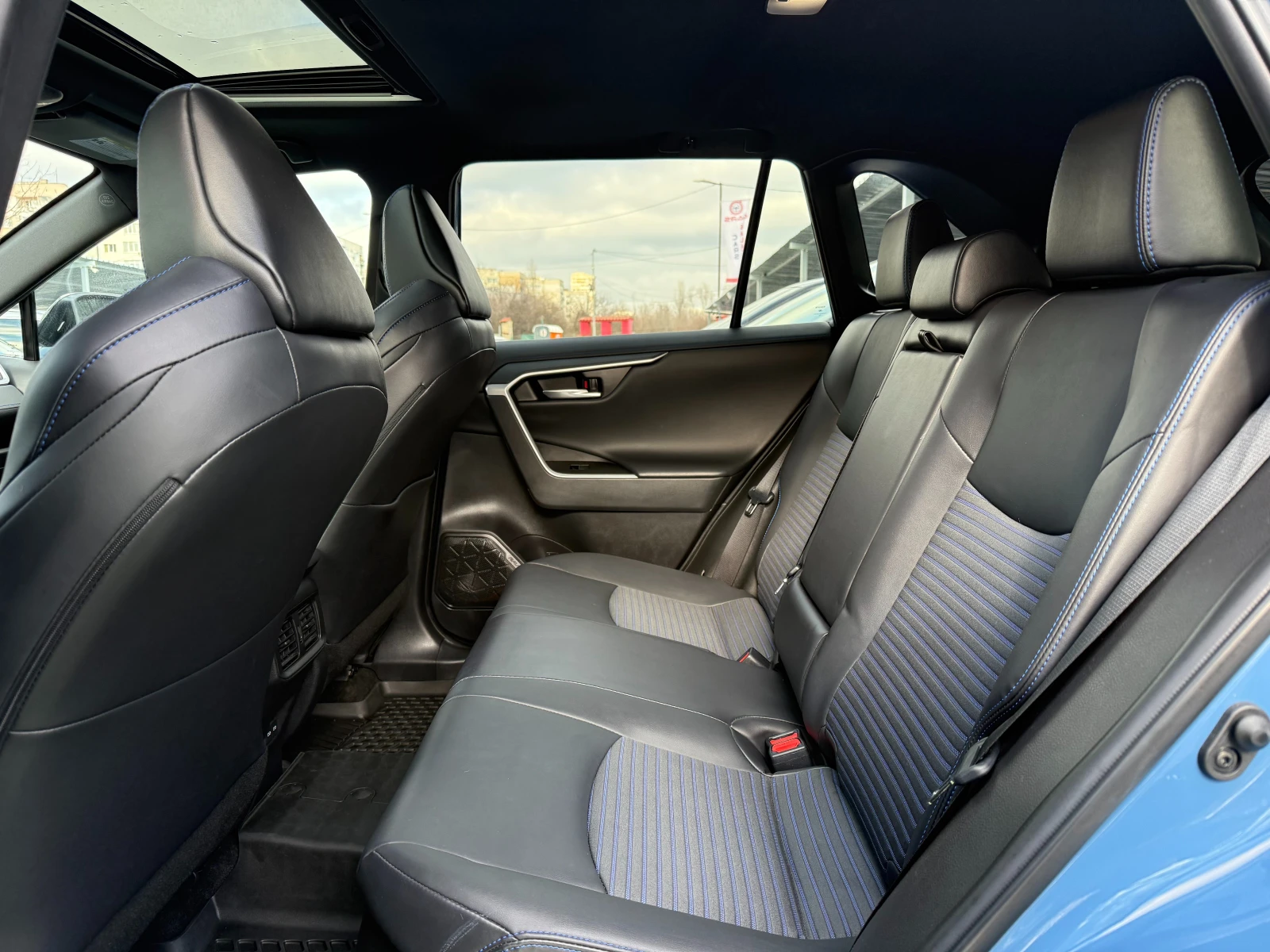 Toyota Rav4 2.5 SXE AWD - изображение 9