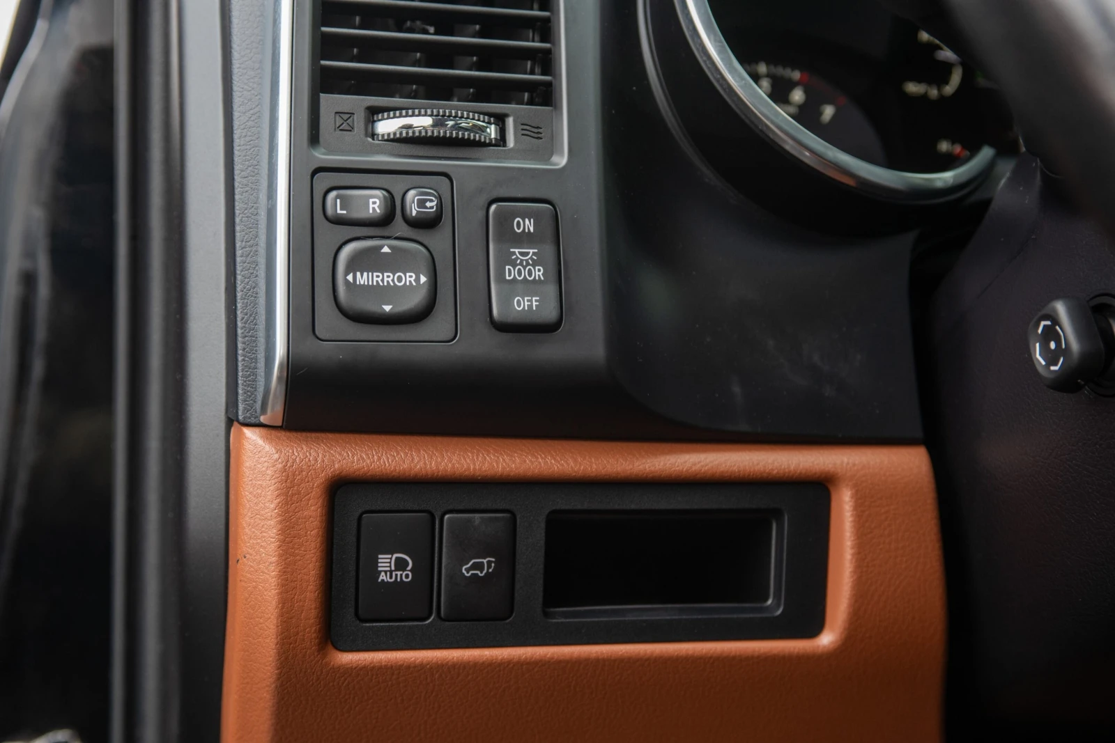 Toyota Sequoia � ����������� & ���� ������ | Mobile.bg � ����������� 12