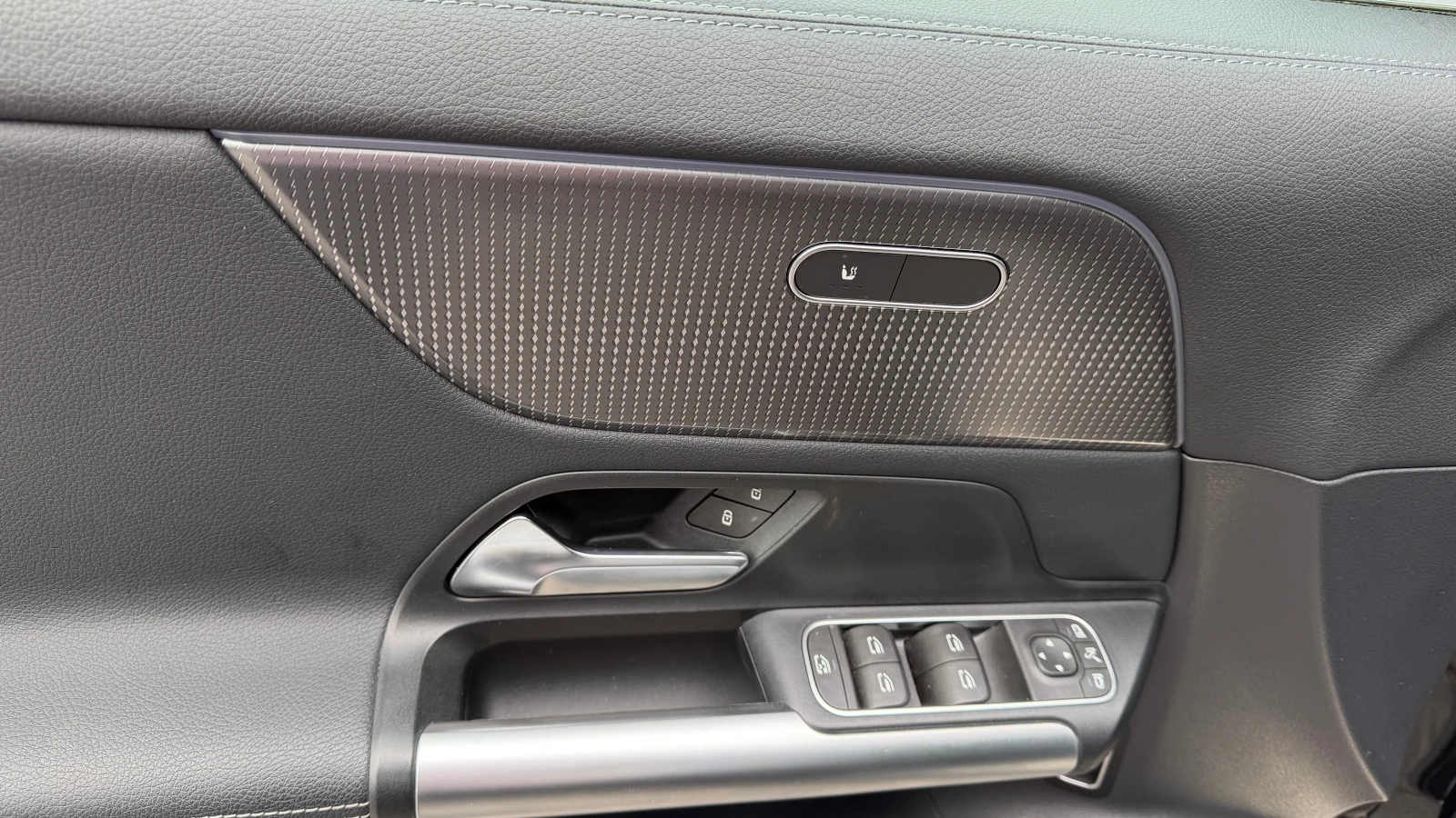 Mercedes-Benz EQA 300 4 Matic 79kWh, снимка 9 - Автомобили и джипове - 54357116