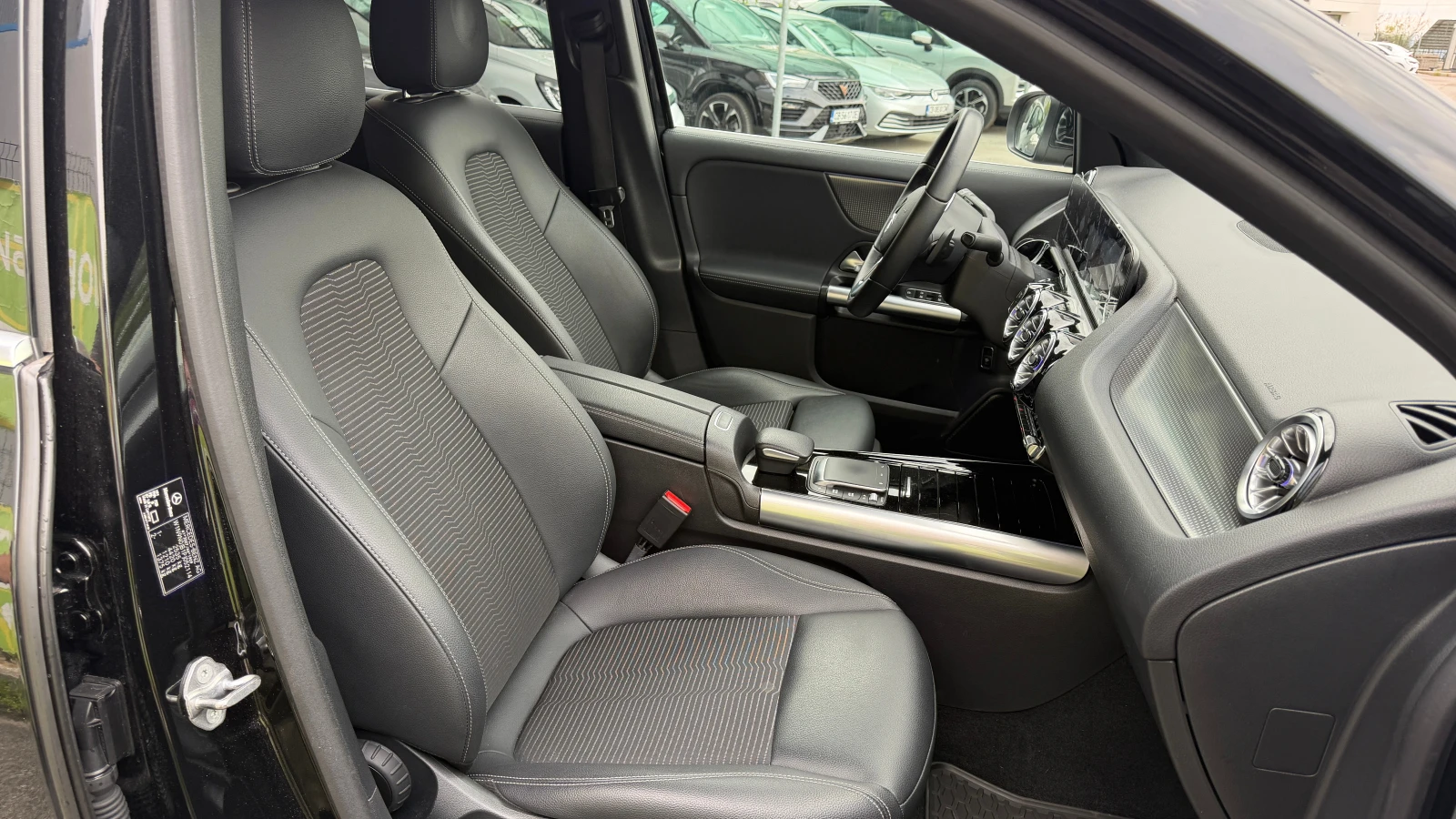 Mercedes-Benz EQA 300 4 Matic 79kWh, снимка 13 - Автомобили и джипове - 54357116