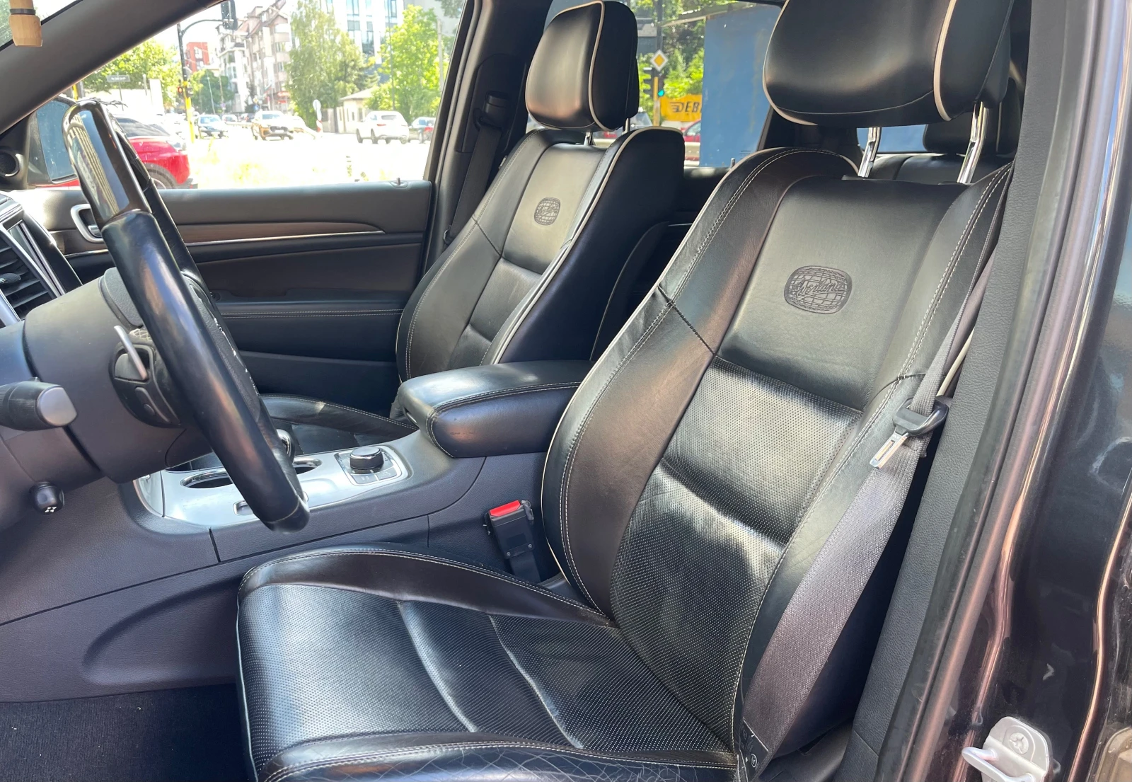 Jeep Grand cherokee Overland, снимка 10 - Автомобили и джипове - 55243692