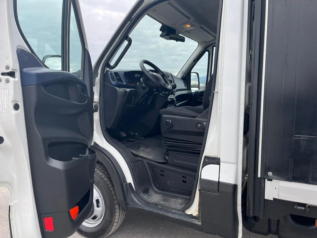 Iveco Daily 35C18 БРЕЗЕНТОВ 3.0L 180KC 7.45М * КЛИМА ПЕРФЕКТЕН, снимка 11 - Бусове и автобуси - 53921549