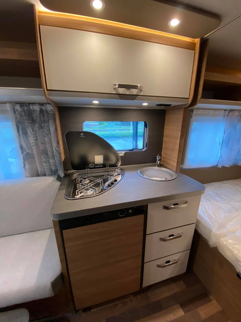 Каравана Weinsberg CaraOne 450FU 2025, снимка 4 - Каравани и кемпери - 50739433