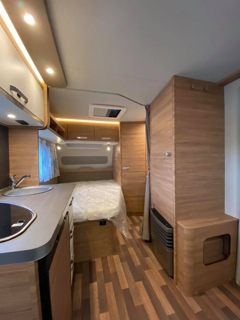 Каравана Weinsberg CaraOne 450FU 2025, снимка 3 - Каравани и кемпери - 50739433