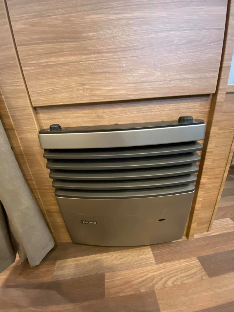 Каравана Weinsberg CaraOne 450FU 2025, снимка 7 - Каравани и кемпери - 50739433