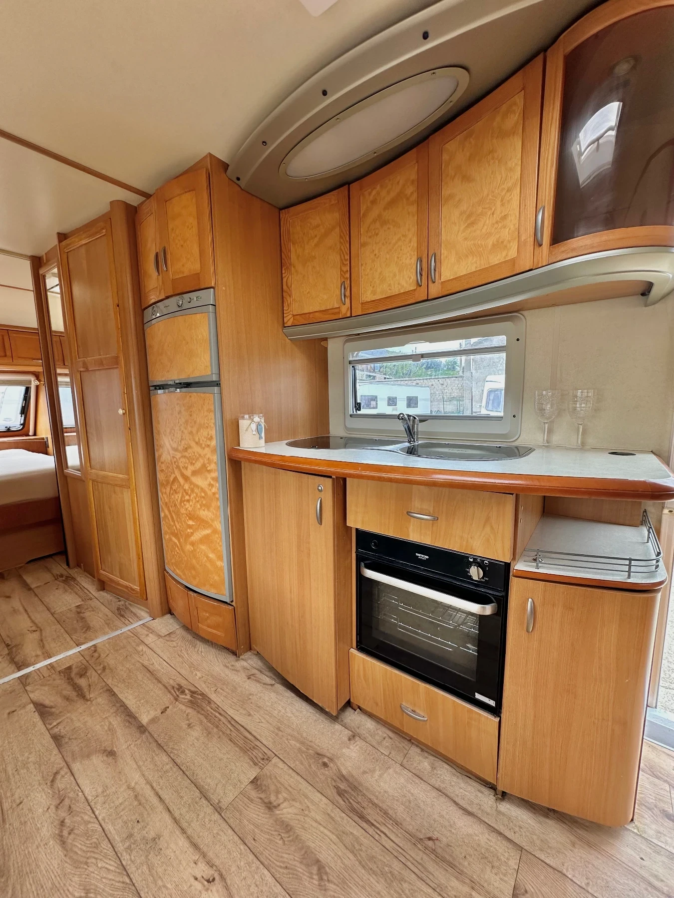 Каравана Hobby Prestige 720 /НОВ ВНОС/ ГОЛЯМ ХЛАДИЛНИК/ БАНЯ И WC - изображение 10