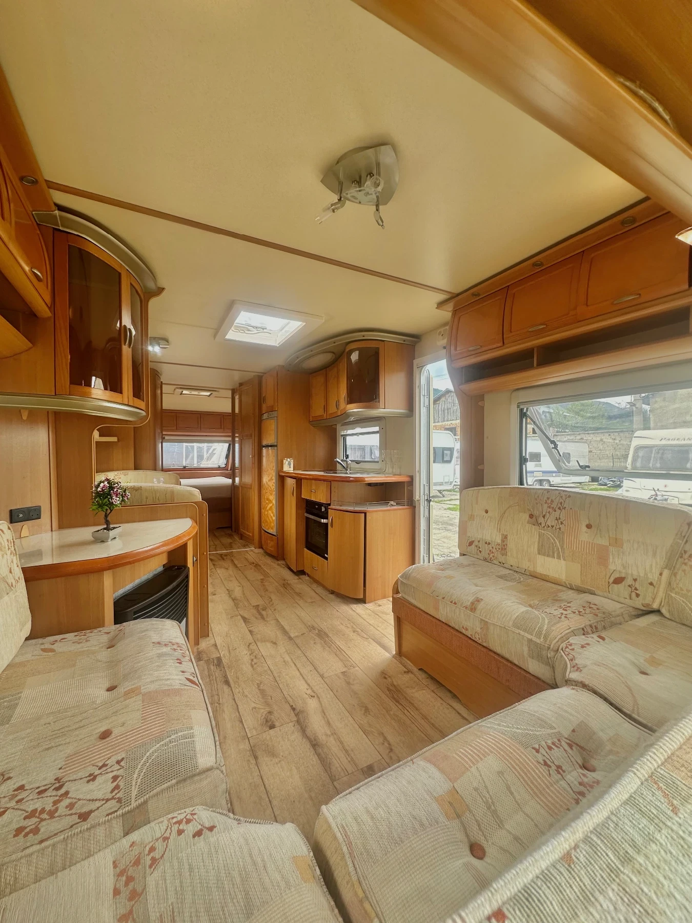 Каравана Hobby Prestige 720 /НОВ ВНОС/ ГОЛЯМ ХЛАДИЛНИК/ БАНЯ И WC - изображение 7