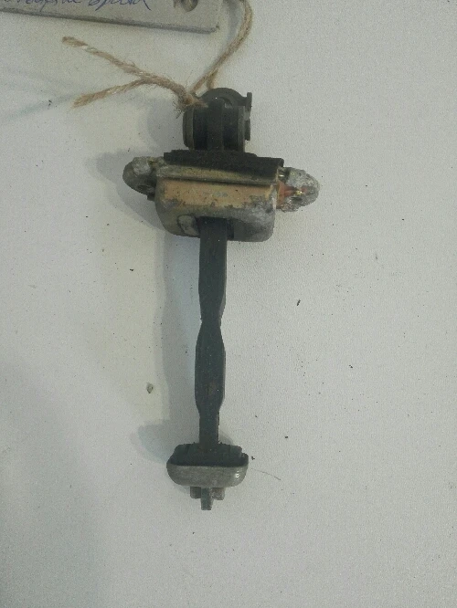 Панта врата ограничителна предна лява Нисан Алмера Тино