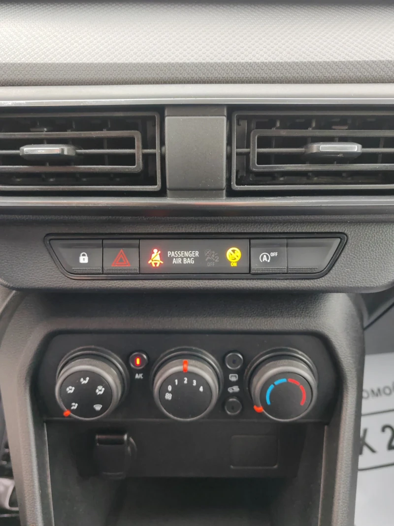 Dacia Sandero 1.0, 66к.с. , снимка 11 - Автомобили и джипове - 52447992