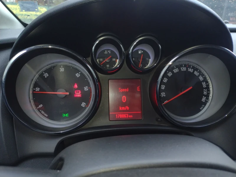 Opel Astra Спорт Турър , снимка 16 - Автомобили и джипове - 52707767