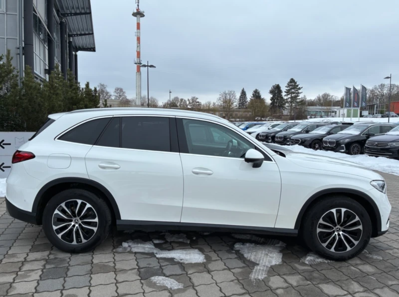 Mercedes-Benz GLC 220 Avantgarde 4 MATIC, снимка 6 - Автомобили и джипове - 53349749