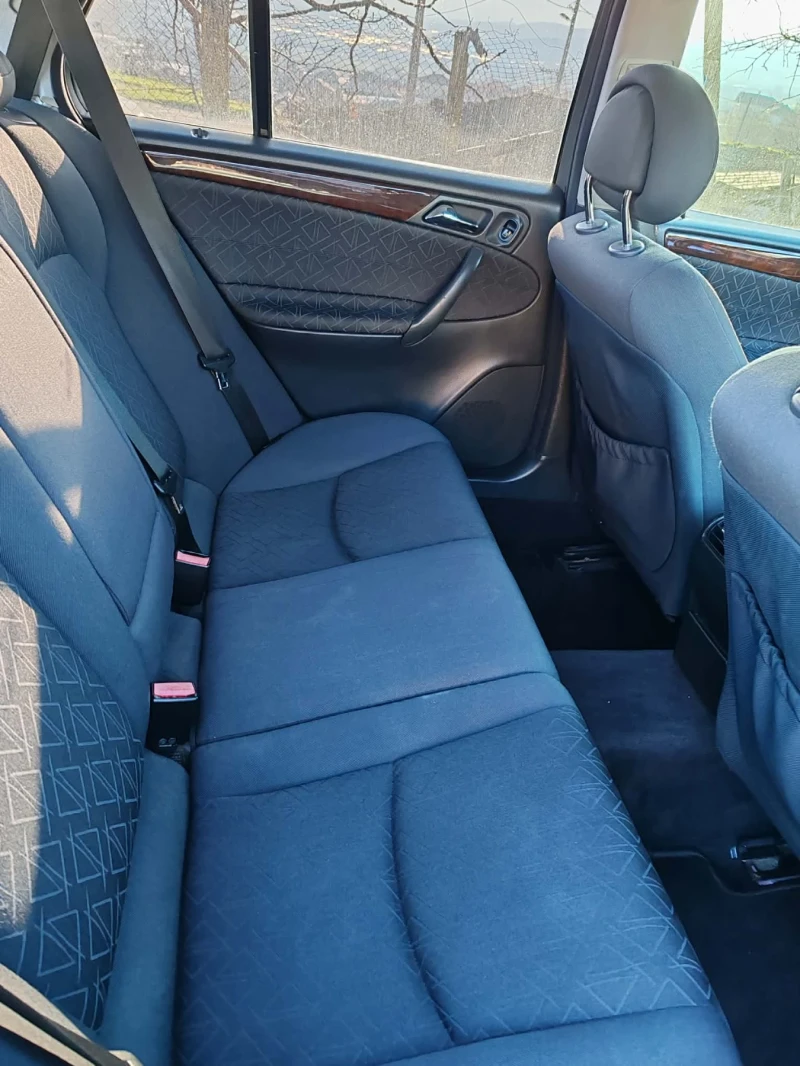 Mercedes-Benz C 220, снимка 8 - Автомобили и джипове - 53356025