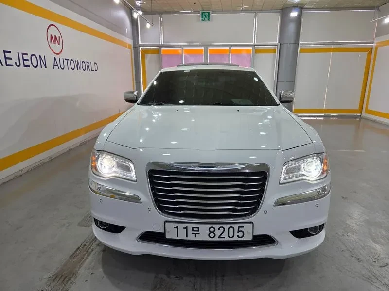 Chrysler 300c, снимка 2 - Автомобили и джипове - 54326082