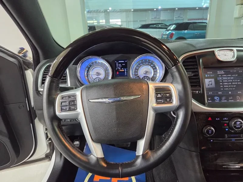 Chrysler 300c, снимка 10 - Автомобили и джипове - 54326082