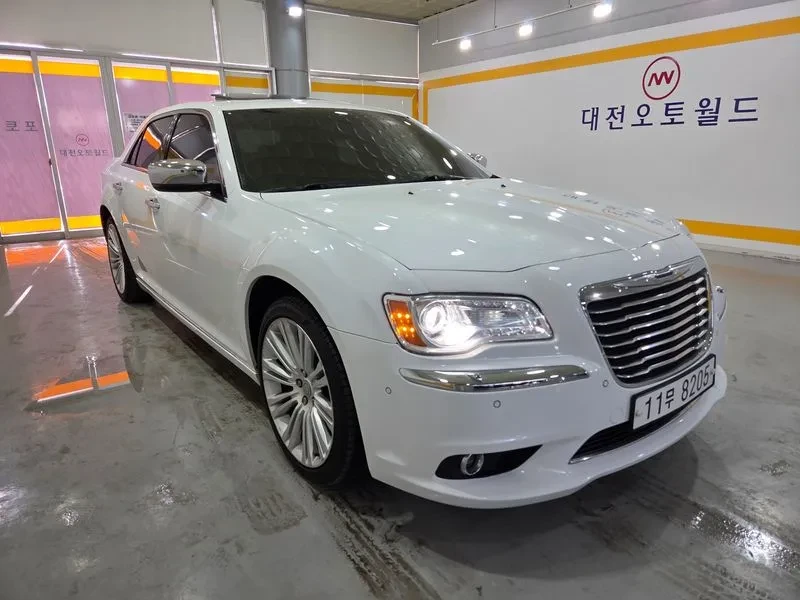 Chrysler 300c, снимка 3 - Автомобили и джипове - 54326082