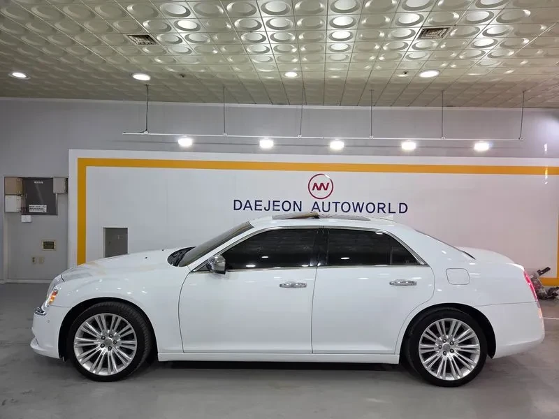 Chrysler 300c, снимка 4 - Автомобили и джипове - 54326082