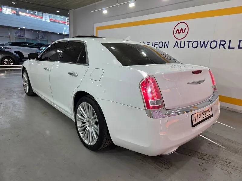 Chrysler 300c, снимка 6 - Автомобили и джипове - 54326082