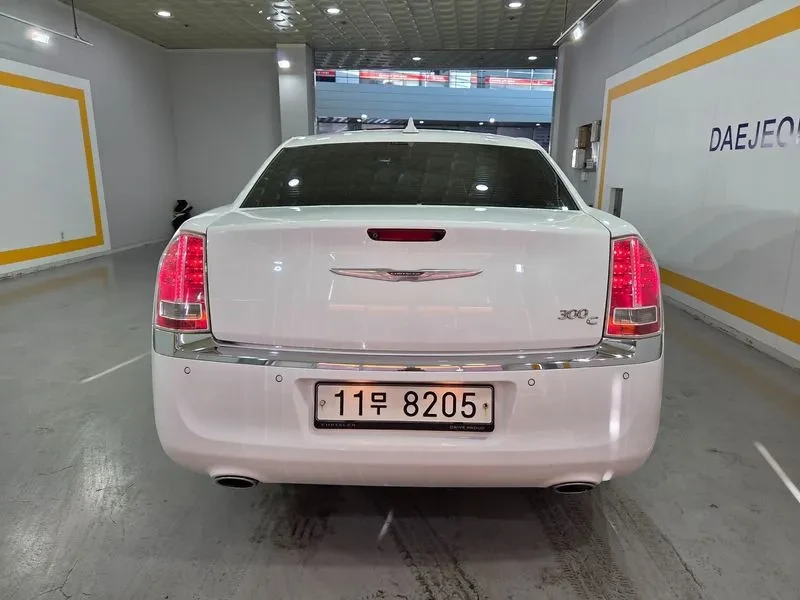Chrysler 300c, снимка 7 - Автомобили и джипове - 54326082