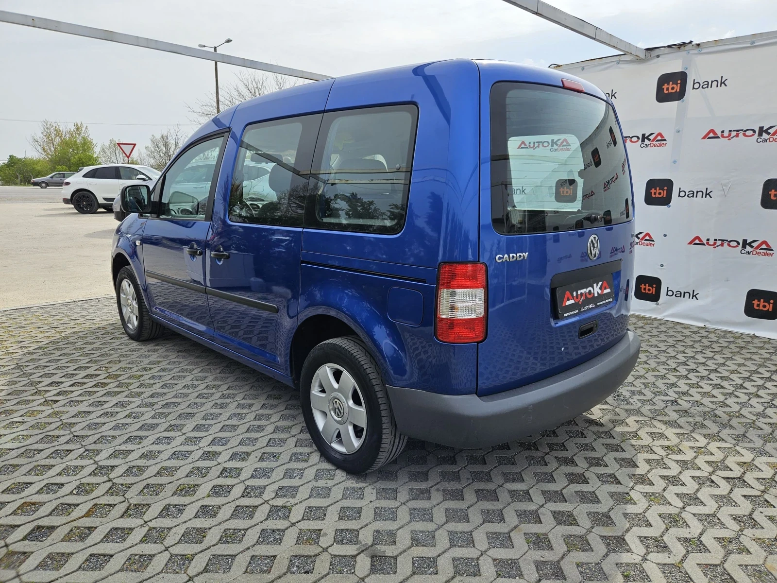 VW Caddy LIFE= 1.4i-75кс= 7МЕСТА= КЛИМАТИК= НАВИГАЦИЯ - изображение 5