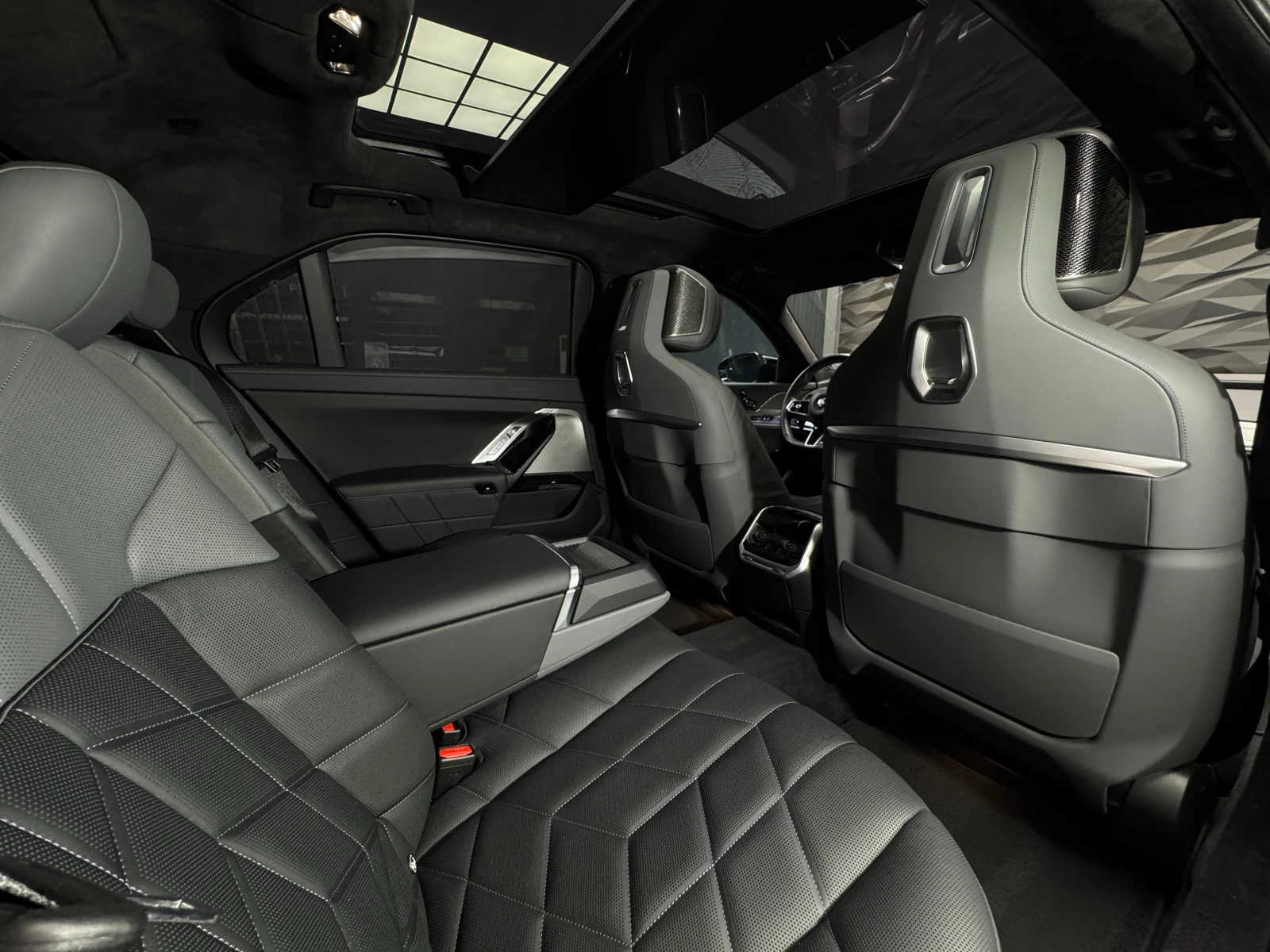 BMW 760 M* E* xDrive* TV* Pano* Camera* B&W - изображение 7