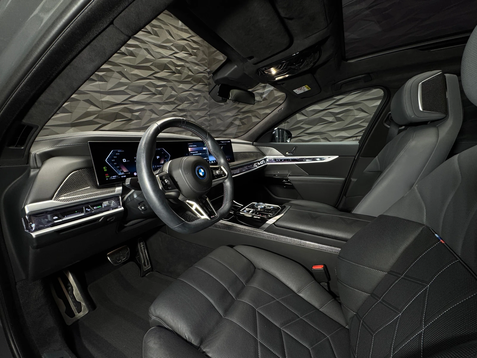 BMW 760 M* E* xDrive* TV* Pano* Camera* B&W - изображение 10