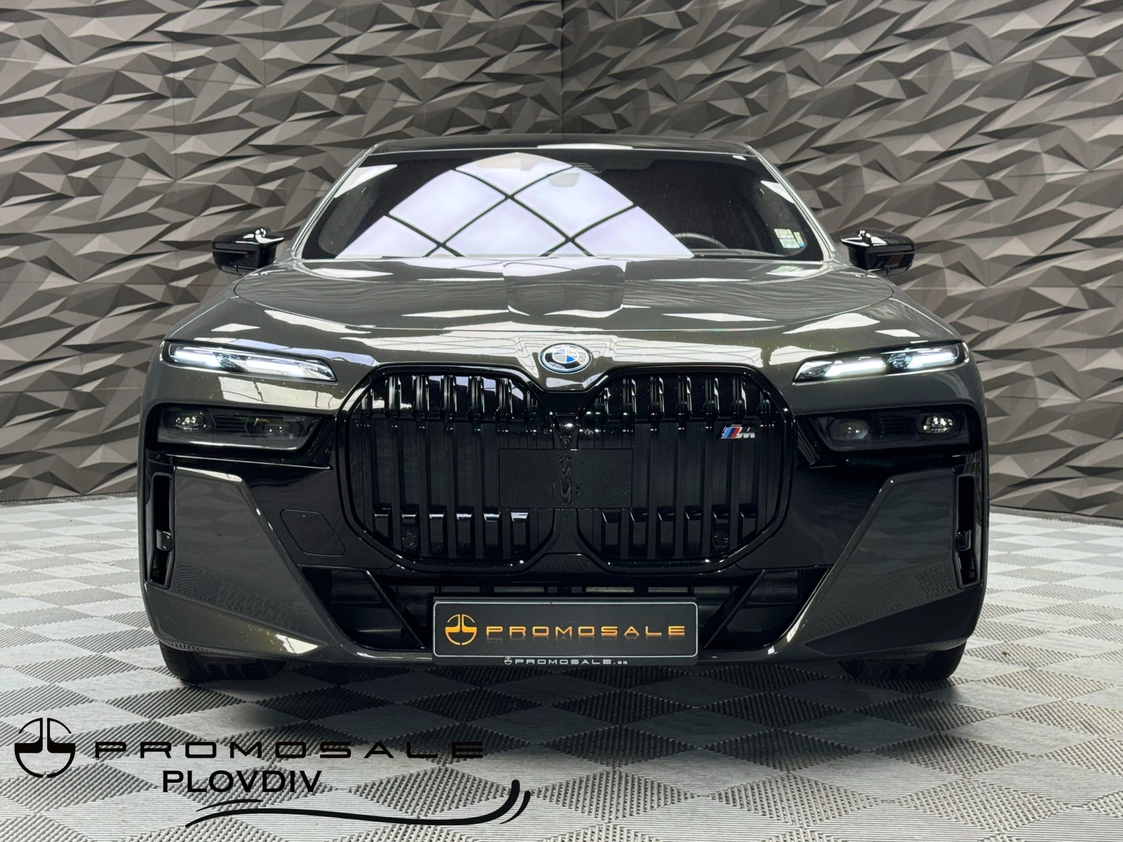 BMW 760 M* E* xDrive* TV* Pano* Camera* B&W - изображение 2