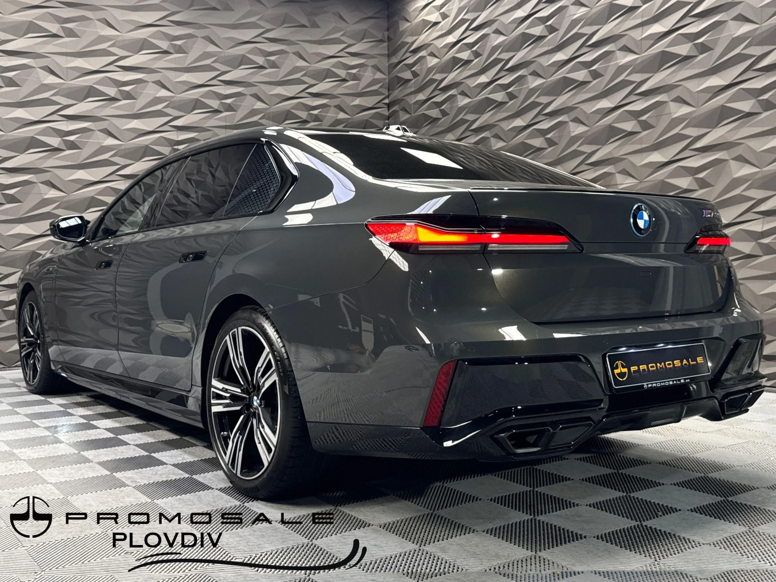BMW 760 M* E* xDrive* TV* Pano* Camera* B&W - изображение 3
