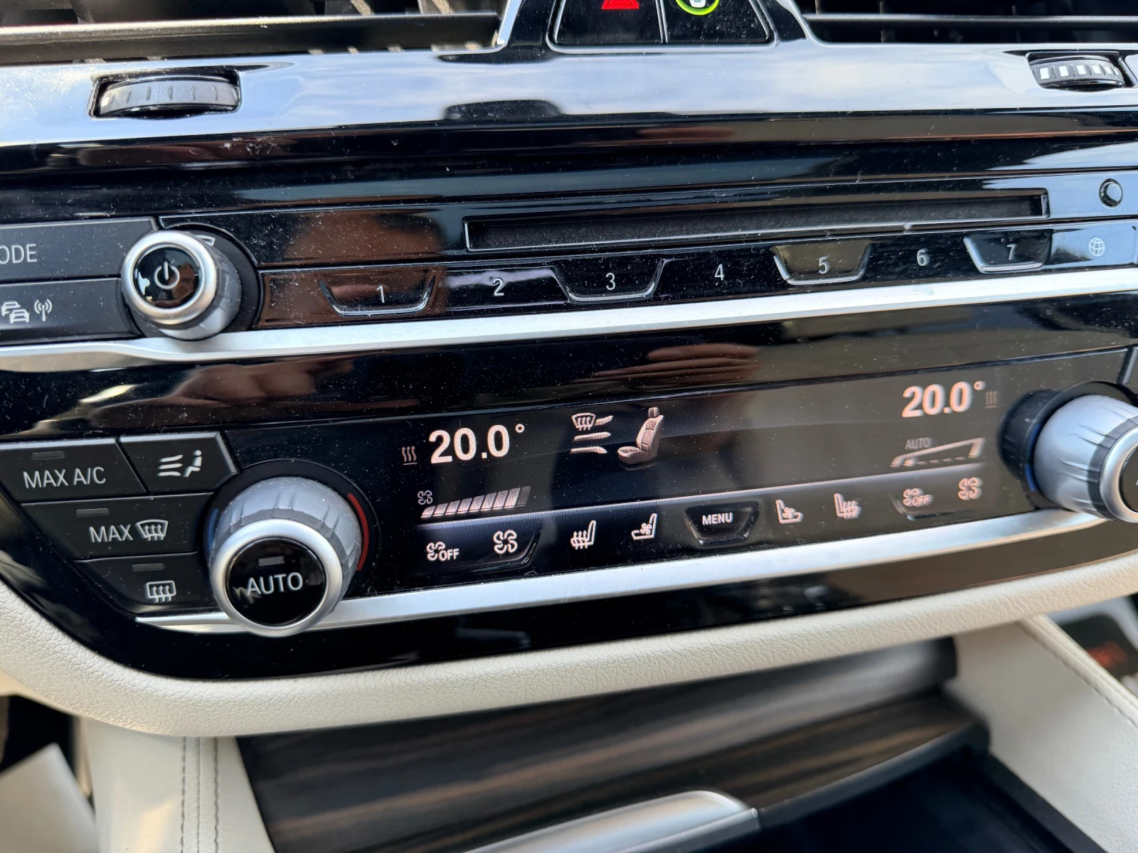 BMW 540 540I M-sport-FullЛизинг през Уникредит , снимка 11 - Автомобили и джипове - 53655202