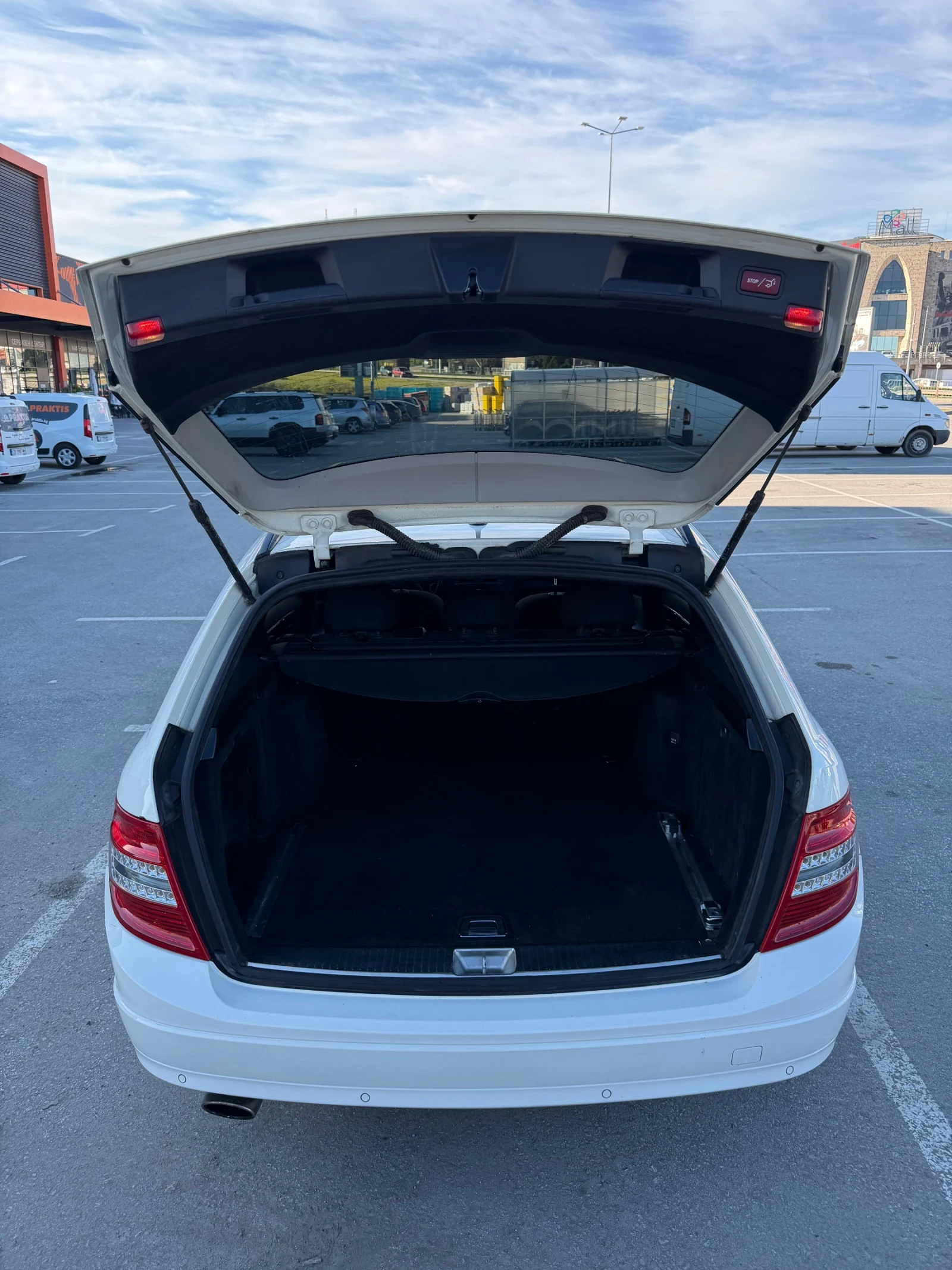 Mercedes-Benz C 220, снимка 7 - Автомобили и джипове - 54119926