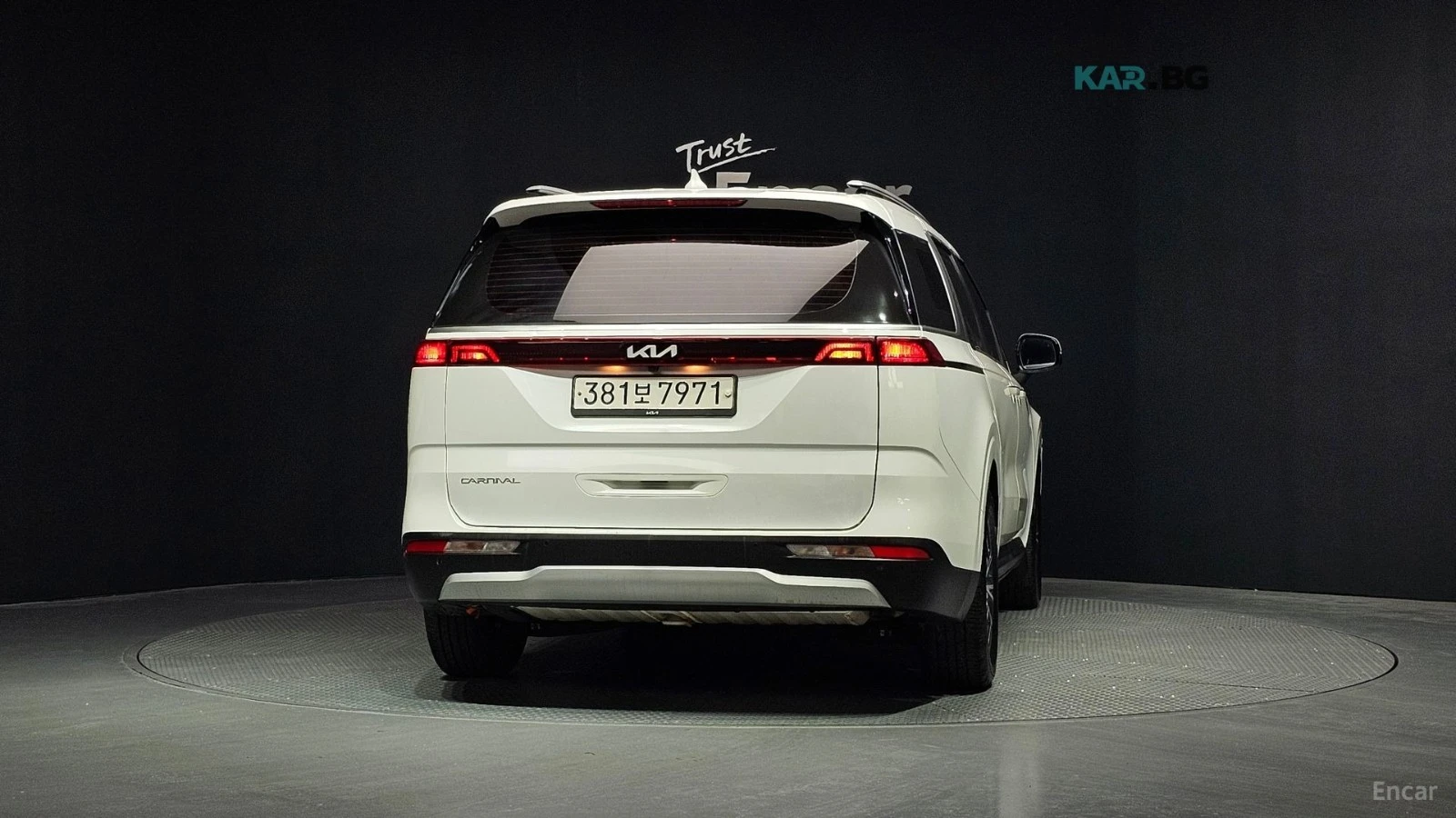 Kia Carnival * 3.5* PRESTIGE* КОЖА* ПОДГРЕВ* ОБДУХВАНЕ* , снимка 4 - Автомобили и джипове - 54774367