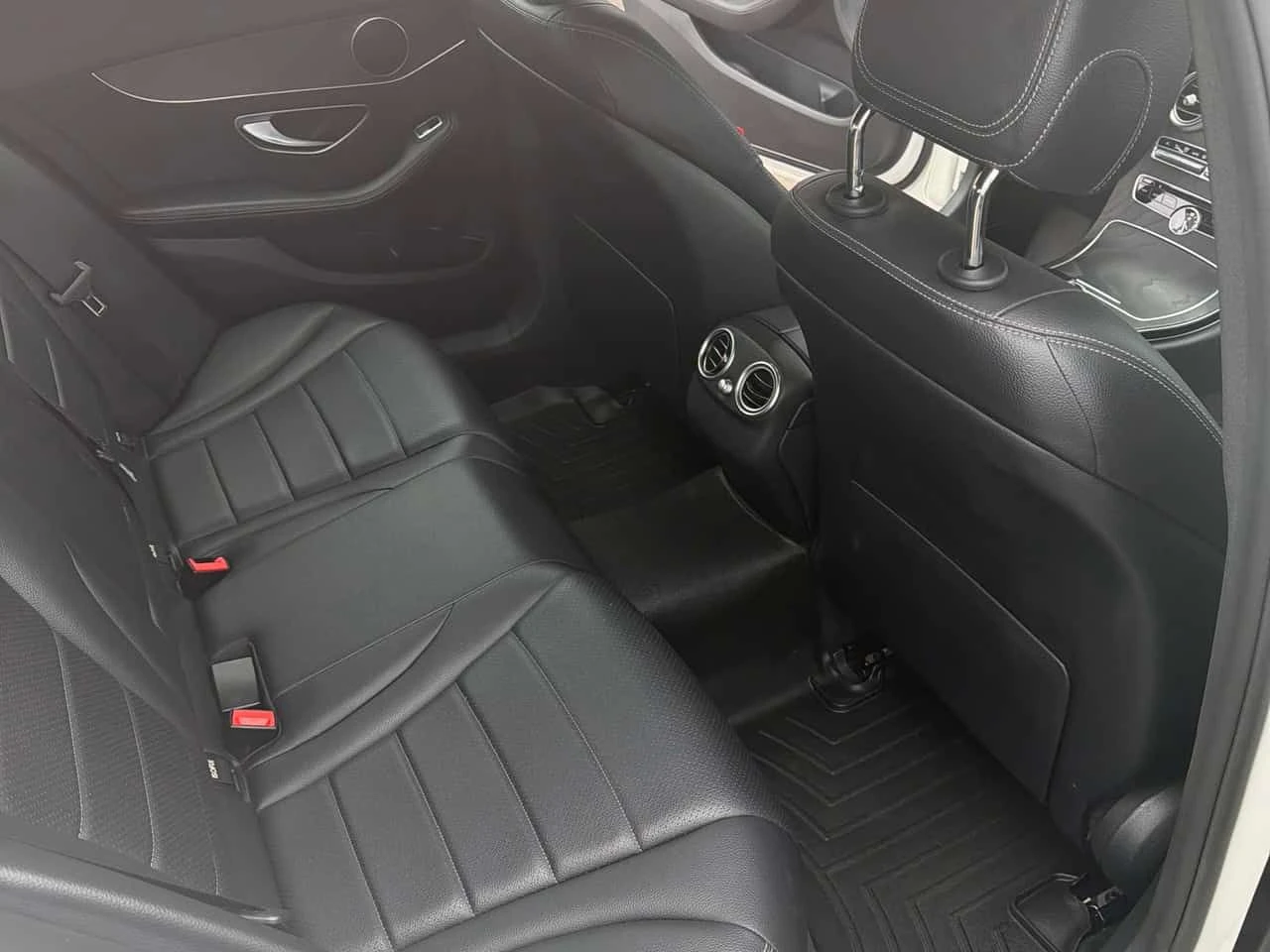 Mercedes-Benz C 300 4MATIC | CARFAX | БЕЗ ПЪРВОНАЧАЛНА ВНОСКА, снимка 14 - Автомобили и джипове - 55054195
