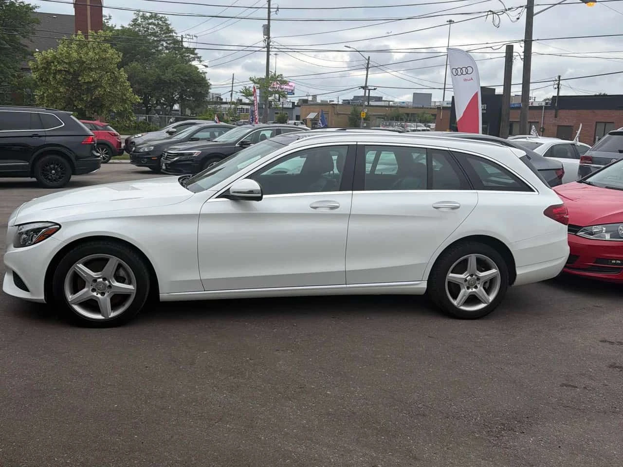 Mercedes-Benz C 300 4MATIC | CARFAX | БЕЗ ПЪРВОНАЧАЛНА ВНОСКА, снимка 3 - Автомобили и джипове - 55054195