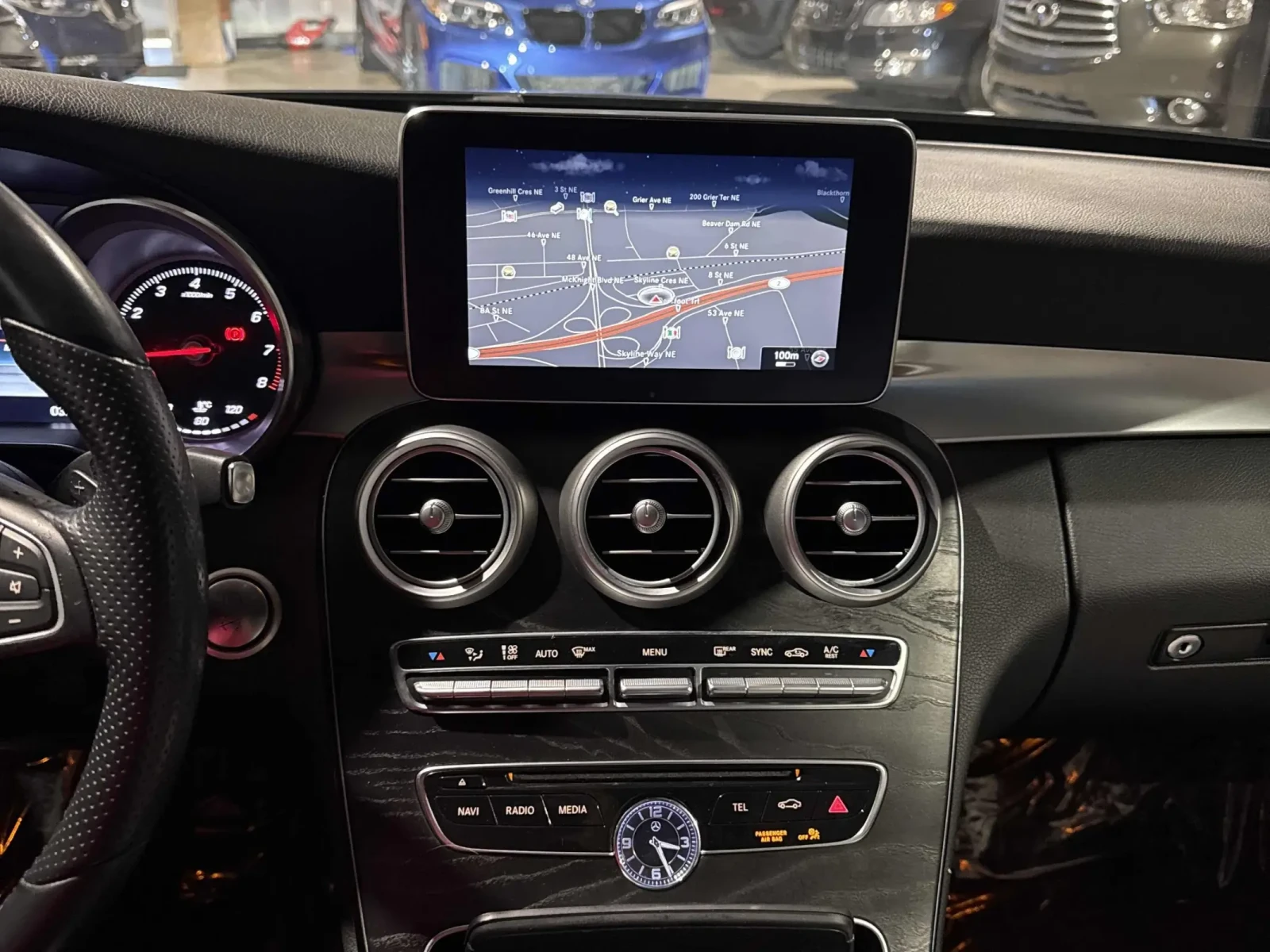 Mercedes-Benz C 300 ПАНОРАМА * ПОДГРЕВИ * CARFAX * АВТО КРЕДИТ * , снимка 8 - Автомобили и джипове - 55064272