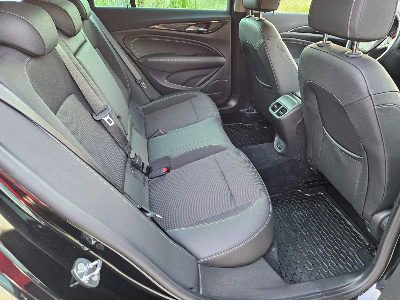 Opel Insignia 2.0D Automatik 170кс, снимка 12 - Автомобили и джипове - 55066369