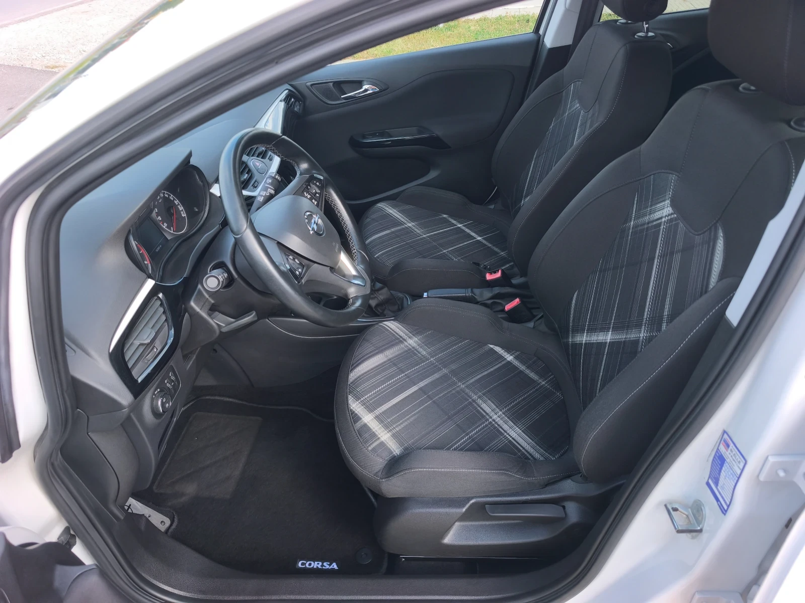 Opel Corsa 1.4 LPG SPORT NEW !!!, снимка 8 - Автомобили и джипове - 55476190