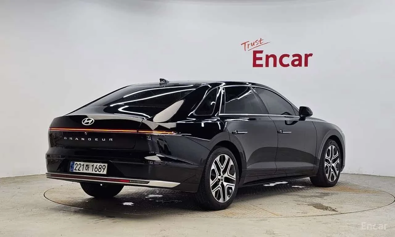 Hyundai Grandeur * 2, 5 Gasoline 2WD * ОПЦИЯ ЗА ФИНАНСИРАНЕ, снимка 2 - Автомобили и джипове - 55563942