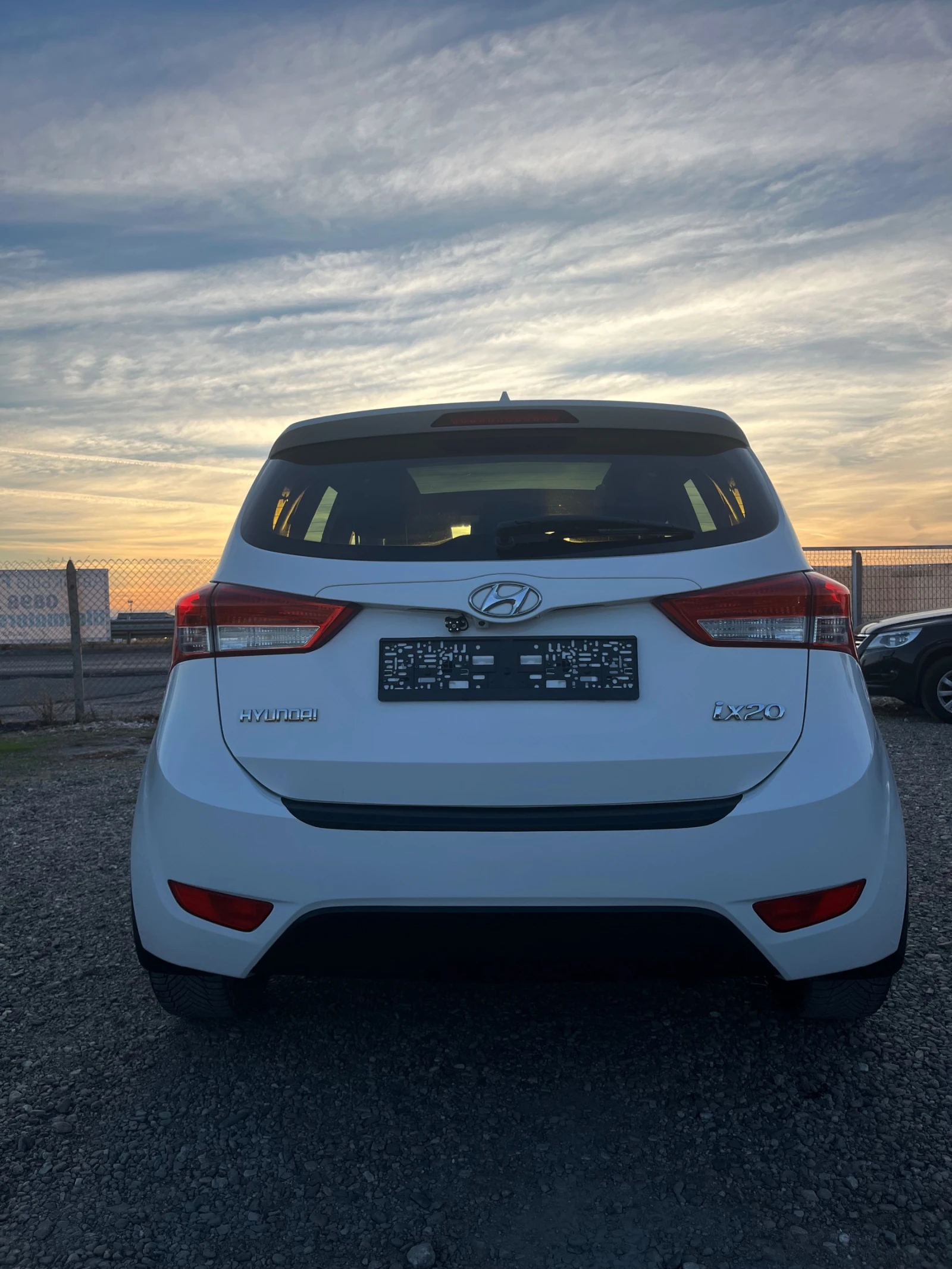 Hyundai Ix20 1.6 AUTOMAT, снимка 4 - Автомобили и джипове - 56333277