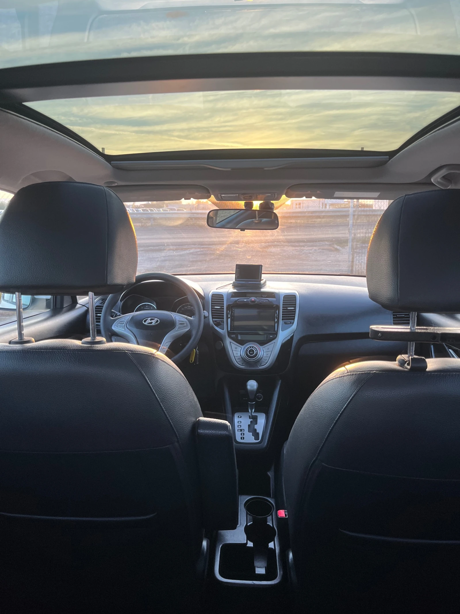 Hyundai Ix20 1.6 AUTOMAT, снимка 9 - Автомобили и джипове - 56333277