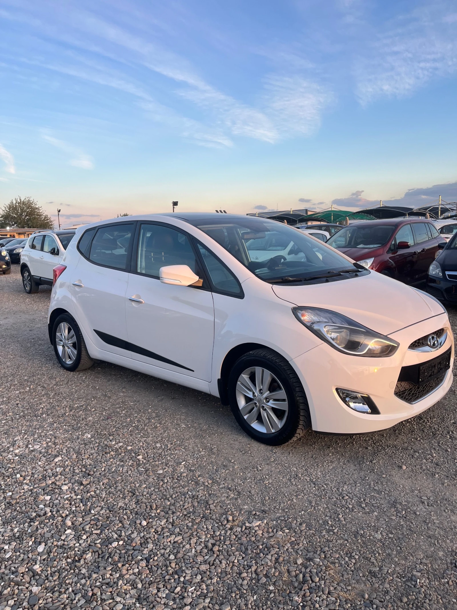 Hyundai Ix20 1.6 AUTOMAT, снимка 3 - Автомобили и джипове - 56333277