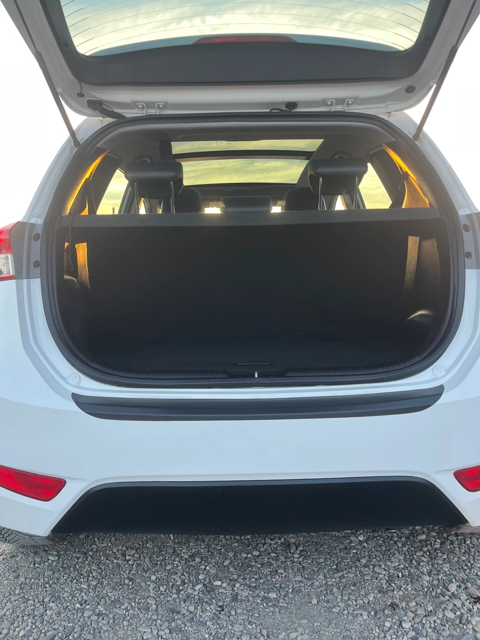 Hyundai Ix20 1.6 AUTOMAT, снимка 10 - Автомобили и джипове - 56333277