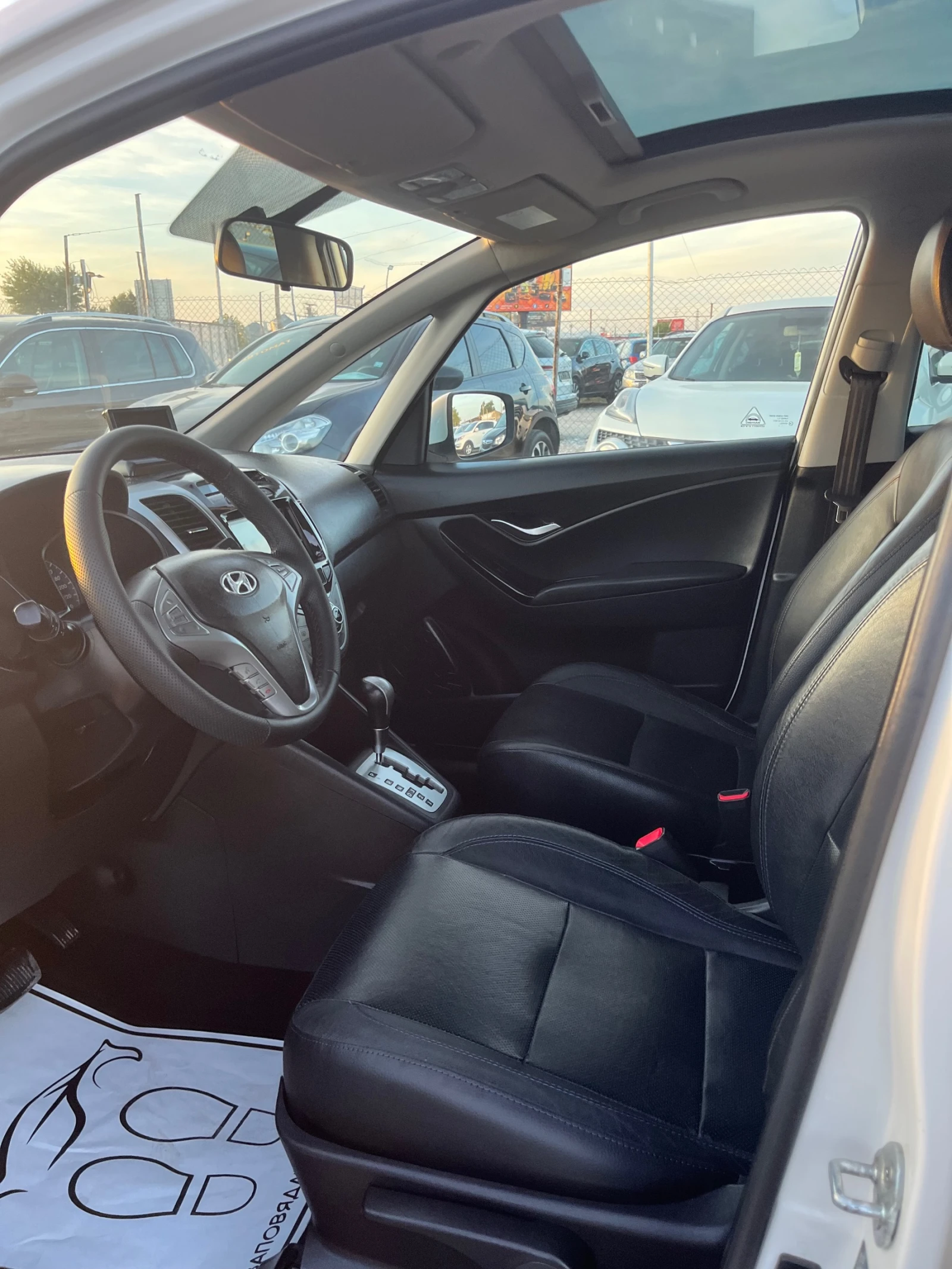 Hyundai Ix20 1.6 AUTOMAT, снимка 6 - Автомобили и джипове - 56333277