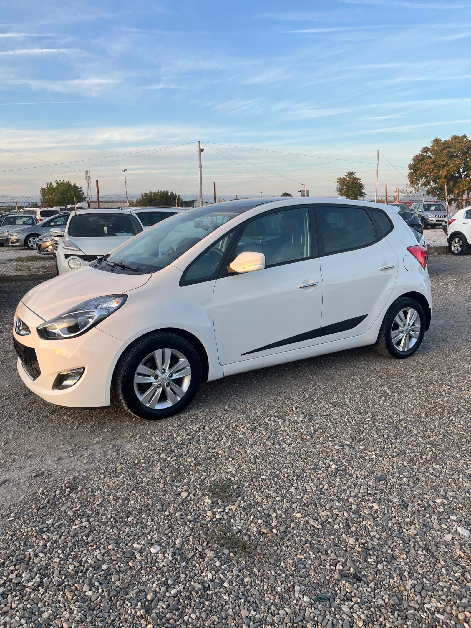 Hyundai Ix20 1.6 AUTOMAT, снимка 2 - Автомобили и джипове - 56333277