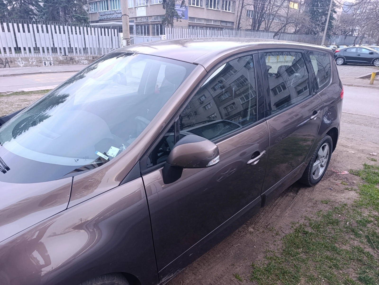 Renault Grand scenic, снимка 3 - Автомобили и джипове - 56409196