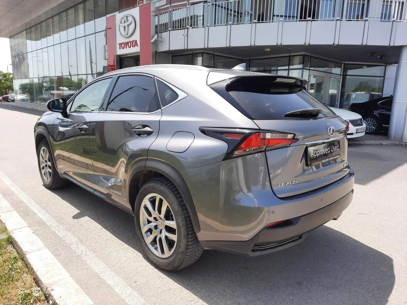 Lexus NX 300h 2.5 HSD AWD - изображение 4