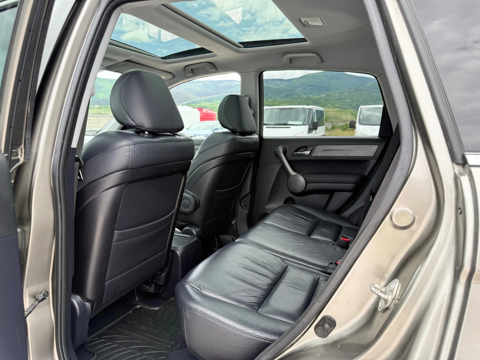 Honda Cr-v 2.0 i-VTEC / AVTOMAT / EXECUTIVE / KOJA / NAVI, снимка 13 - Автомобили и джипове - 54652495